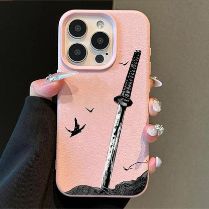 Coque iPhone Corbeau & Épée ⚔️ – Protection Antichoc Complète & Design Cartoon Unique