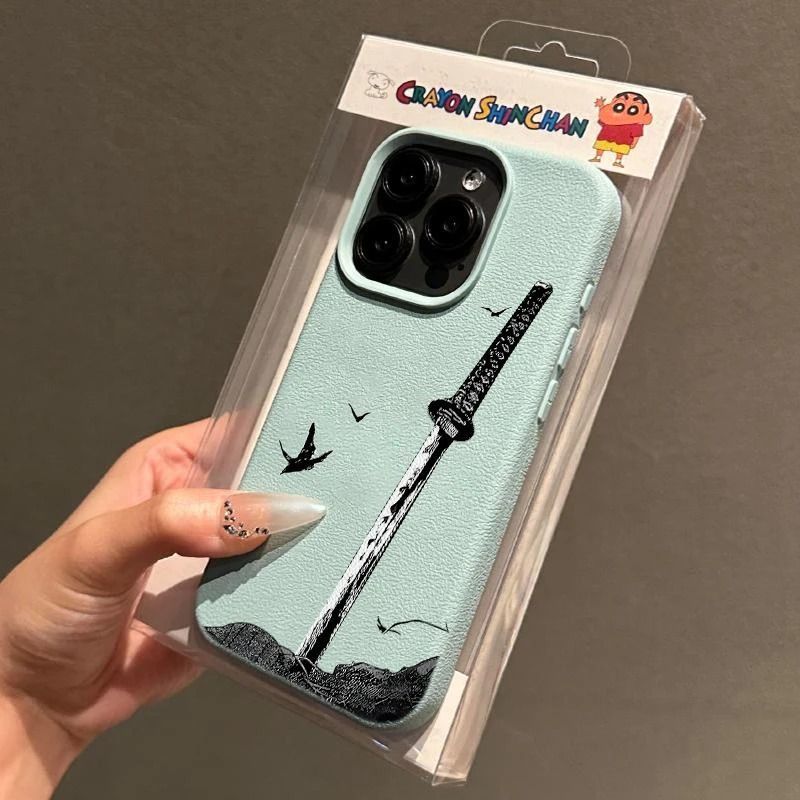 Coque iPhone Corbeau & Épée ⚔️ – Protection Antichoc Complète & Design Cartoon Unique