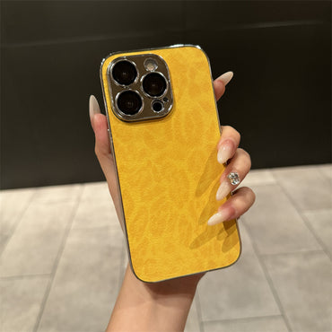 Coque iPhone Léopard Velours 🐆✨ – Effet Luxe & Protection Antichoc 2-en-1